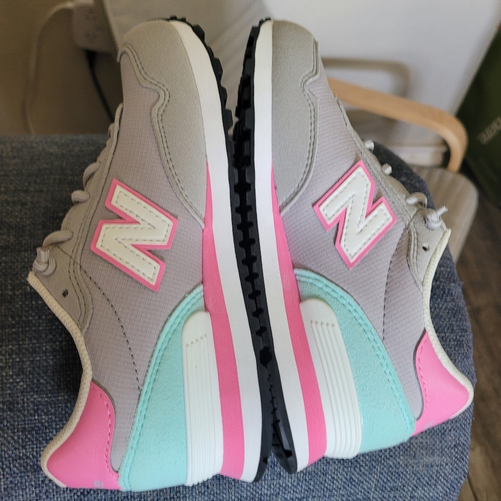 Girls Gray New Balance 515 - Picture 3 of 8